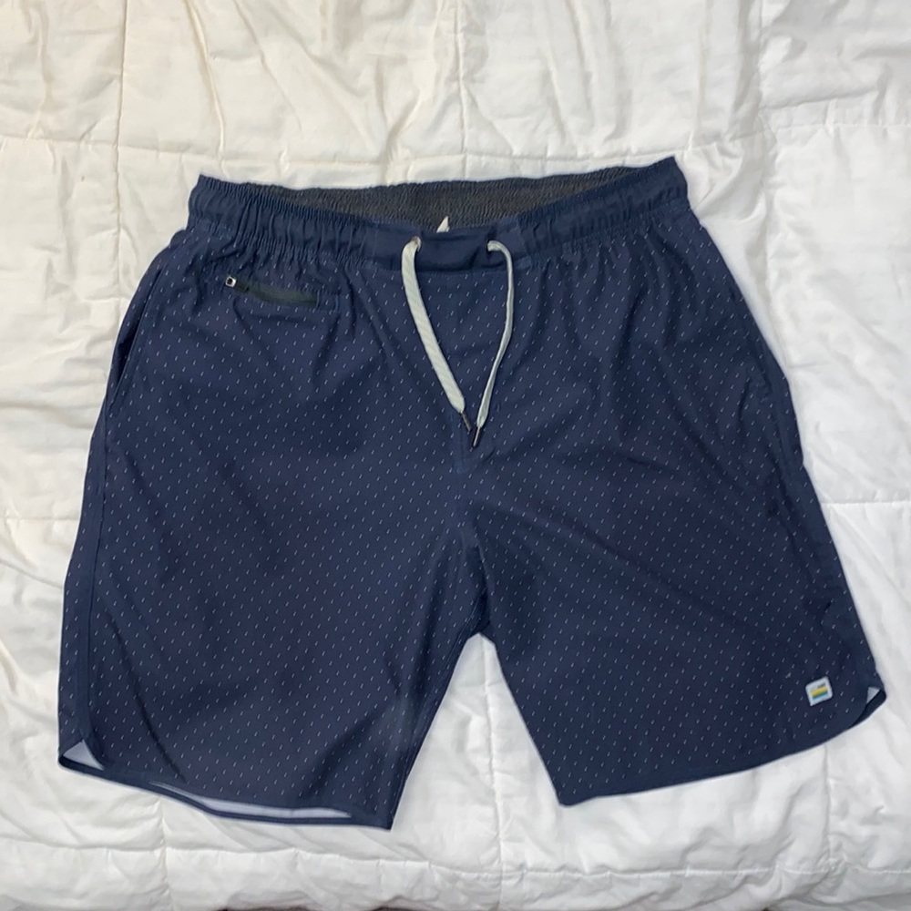 Vuori Large Banks Shorts - Navy Micro Dot